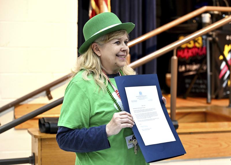 Deborah Dodd receives a letter of thanks from Lt. Gov. Bethany Hall-Long.